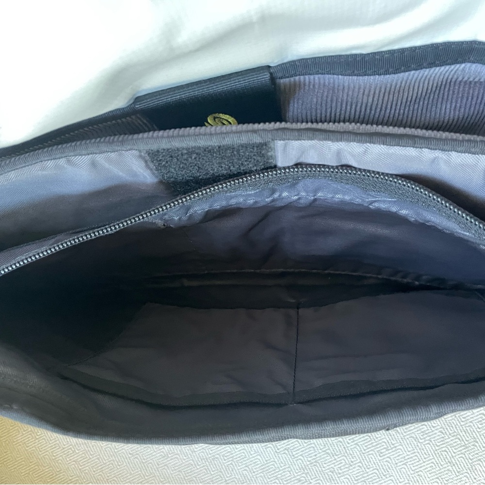 TIMBUK2 LARGE LAPTOP BAG 18x12 note: missing shoulder strap . - Picture 3 of 8